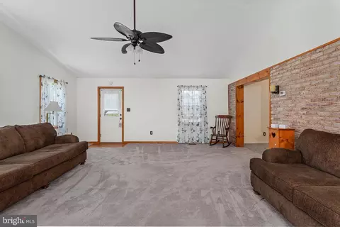 Living - 6 Trevett Blvd, Newark, DE 19702 photo 5 of 7