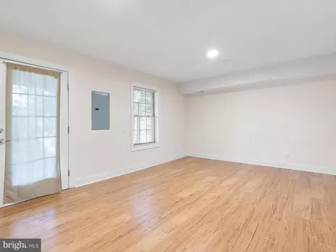 Living - 105 Sutton Way, Newark, DE 19711 photo 5 of 6