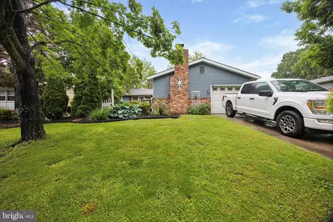 2722 E Riding Dr, Wilmington, DE 19808