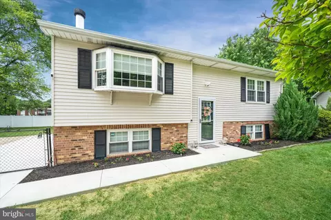 4 Hawkesbury Ct, Newark, DE 19702