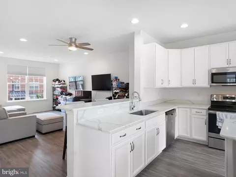 3529 Naamans Dr, Claymont, DE 19703