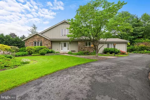 7 Briars Ln, Greenville, DE 19807