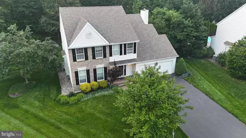 8 Spur Ridge Ct, Newark, DE 19702