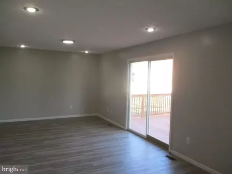 Living - 208 Yosemite Dr, Bear, DE 19701 photo 2 of 2