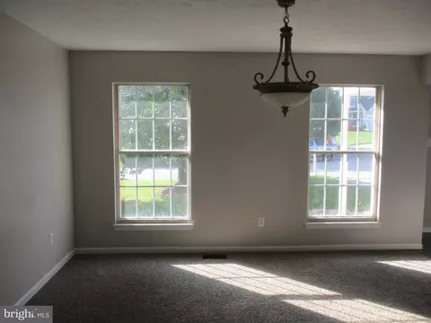 Living - 208 Yosemite Dr, Bear, DE 19701 photo 1 of 2