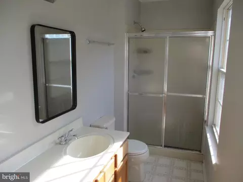 Bath - 208 Yosemite Dr, Bear, DE 19701 photo 1 of 2