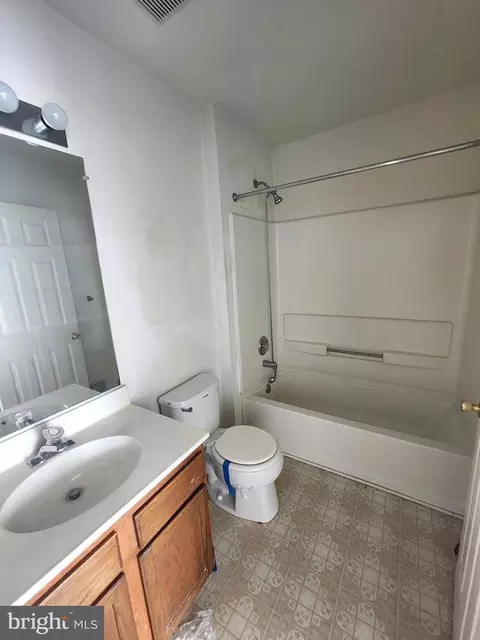 Bath - 409 Feather Dr, Newark, DE 19702 photo 1 of 1