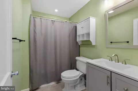 Bath - 934 Fieldsboro Rd, Townsend, DE 19734 photo 1 of 1