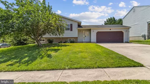 2 Renai Ct, Newark, DE 19702