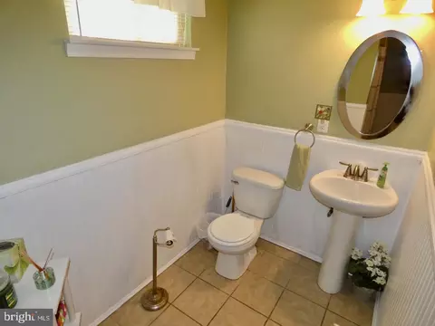 Bath - 41 Stallion Dr, Newark, DE 19713 photo 3 of 5