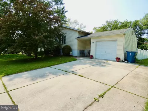 41 Stallion Dr, Newark, DE 19713