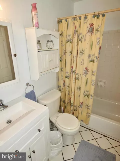 Bath - 41 Stallion Dr, Newark, DE 19713 photo 1 of 5