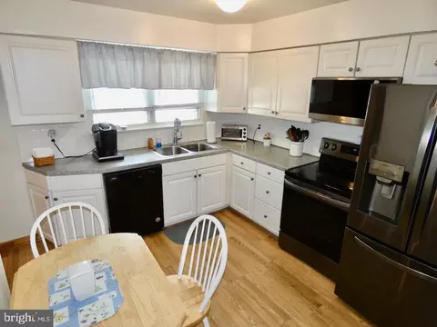 Kitchen - 41 Stallion Dr, Newark, DE 19713 photo 3 of 5