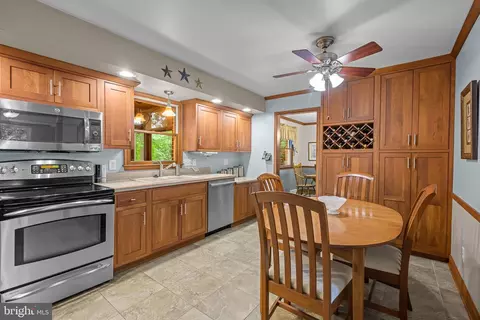 Kitchen - 304 N Hickory Dr, Bear, DE 19701 photo 3 of 4