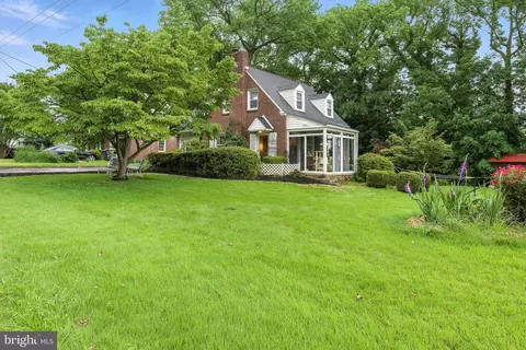 827 Woodsdale Rd, Wilmington, DE 19809