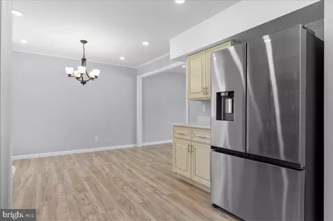 Entry Way - 504 Shue Dr, Newark, DE 19713 photo 2 of 3