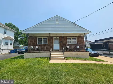 2 Spruce Ave, Elsmere, DE 19805