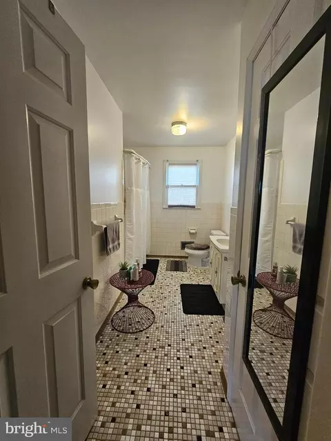 Entry Way - 2 Spruce Ave, Elsmere, DE 19805 photo 2 of 2