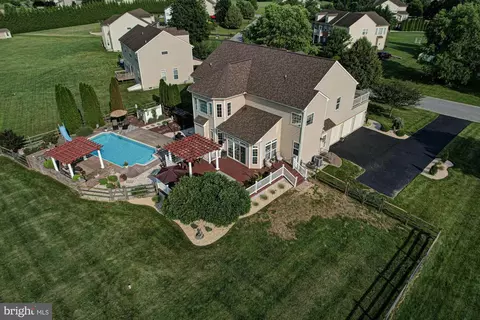 609 Channel Ct, Newark, DE 19702