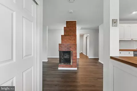Entry Way - 47 Montrose, Newark, DE 19713 photo 10 of 16