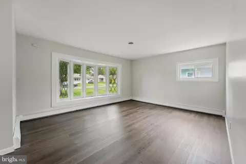 Living - 47 Montrose, Newark, DE 19713 photo 1 of 3