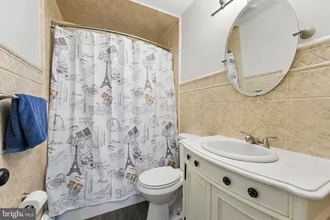 Bath - 47 Montrose, Newark, DE 19713 photo 1 of 2