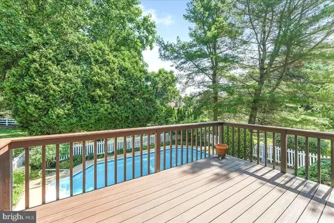 Exterior - 4 Pine Tree Ct, Hockessin, DE 19707 photo 5 of 8