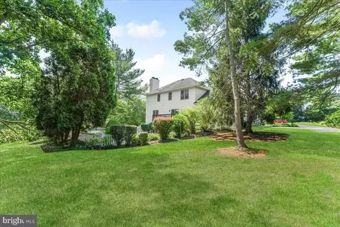 Exterior - 4 Pine Tree Ct, Hockessin, DE 19707 photo 4 of 8