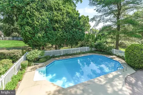Exterior - 4 Pine Tree Ct, Hockessin, DE 19707 photo 6 of 8