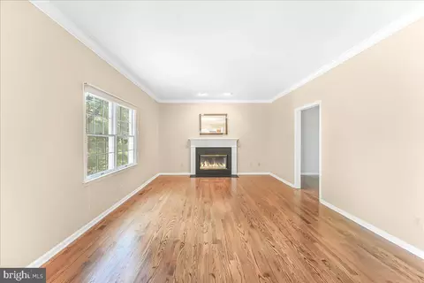Living - 4 Pine Tree Ct, Hockessin, DE 19707 photo 3 of 3