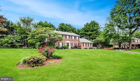 12 Pierson Dr, Hockessin, DE 19707