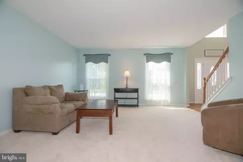 Living - 131 Ascot Ct, Bear, DE 19701 photo 2 of 4
