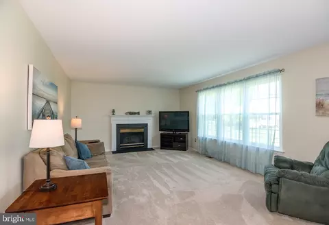 Living - 131 Ascot Ct, Bear, DE 19701 photo 3 of 4