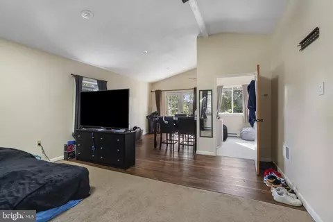 Entry Way - 39 Roxeter Rd, New Castle, DE 19720 photo 4 of 5