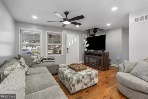 Entry Way - 39 Roxeter Rd, New Castle, DE 19720 photo 1 of 5