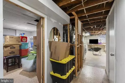 Entry Way - 39 Roxeter Rd, New Castle, DE 19720 photo 5 of 5
