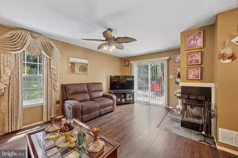 Living - 27 Iris Ln, Newark, DE 19702 photo 1 of 1