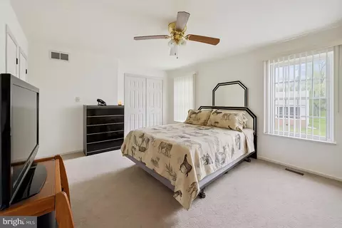 Bedroom - 27 Iris Ln, Newark, DE 19702 photo 2 of 6