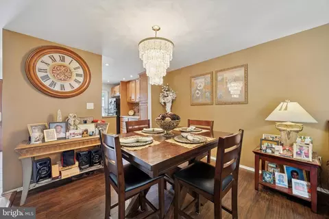 Dining - 27 Iris Ln, Newark, DE 19702 photo 2 of 3