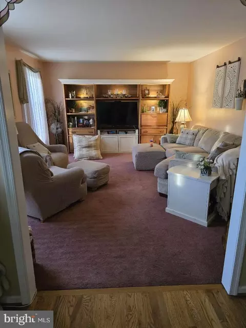 Entry Way - 23 Deasy Dr, Newark, DE 19702 photo 2 of 3