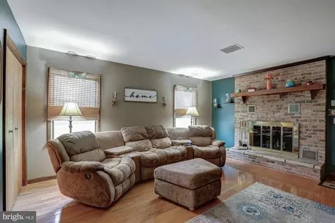 Living - 148 Netherlands Dr, Middletown, DE 19709 photo 5 of 5