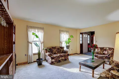 Living - 148 Netherlands Dr, Middletown, DE 19709 photo 4 of 5