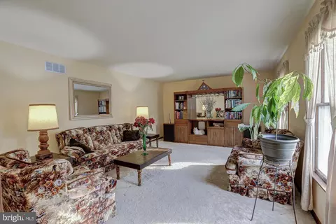 Living - 148 Netherlands Dr, Middletown, DE 19709 photo 3 of 5