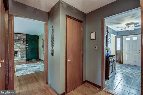 Entry Way - 148 Netherlands Dr, Middletown, DE 19709 photo 4 of 7