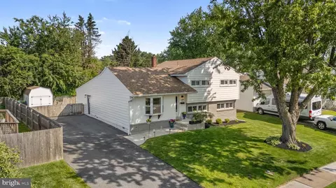170 W Shelley Dr, Claymont, DE 19703