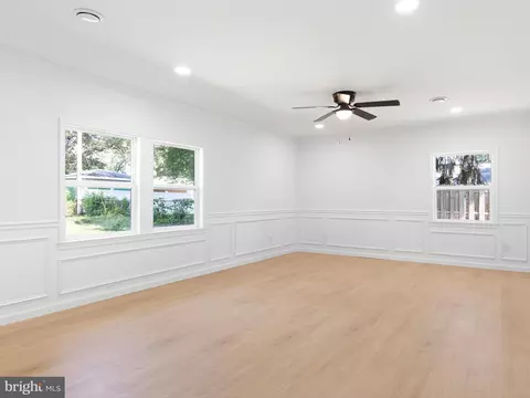 Living - 23 Knickerbocker Dr, Newark, DE 19713 photo 4 of 4