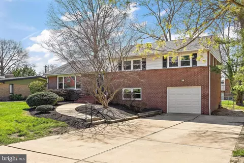 4662 Dartmoor Dr, Wilmington, DE 19803
