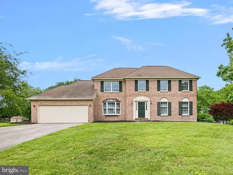 8 Taylors Farm Dr, Newark, DE 19711
