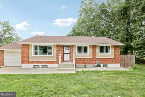 102 Woodshade Dr, Newark, DE 19702