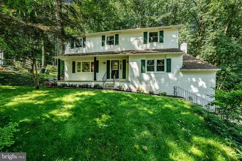 4 Blue Jay Dr, Newark, DE 19713